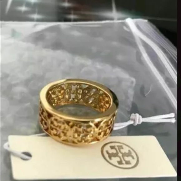 TORY BURCH GOLD PLATE KINSLEY RING SIZE 7. TB LOGO CUT OUTS ALL AROUND, DUST BAG - Picture 6 of 9